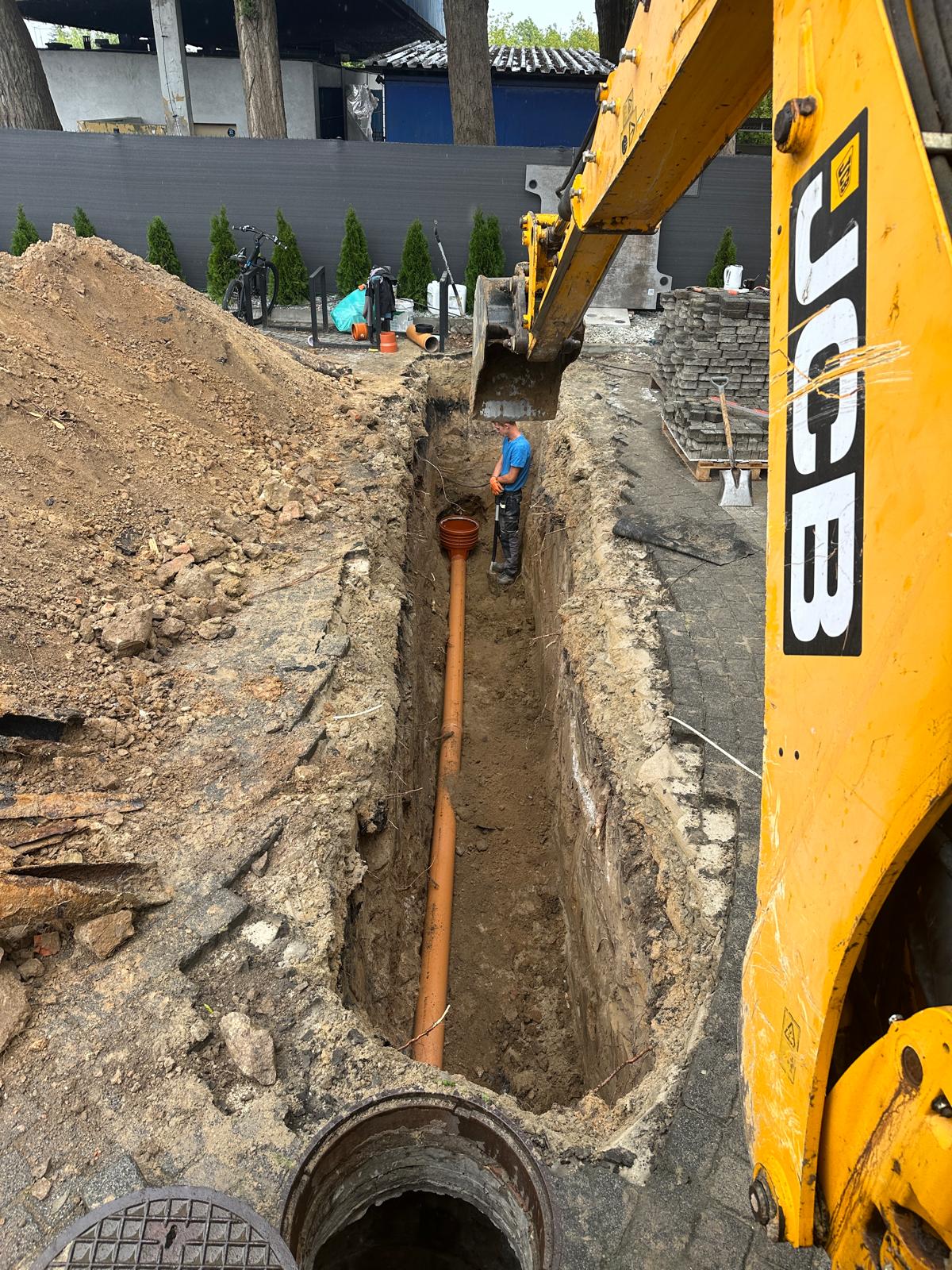 Układanie kanalizacji